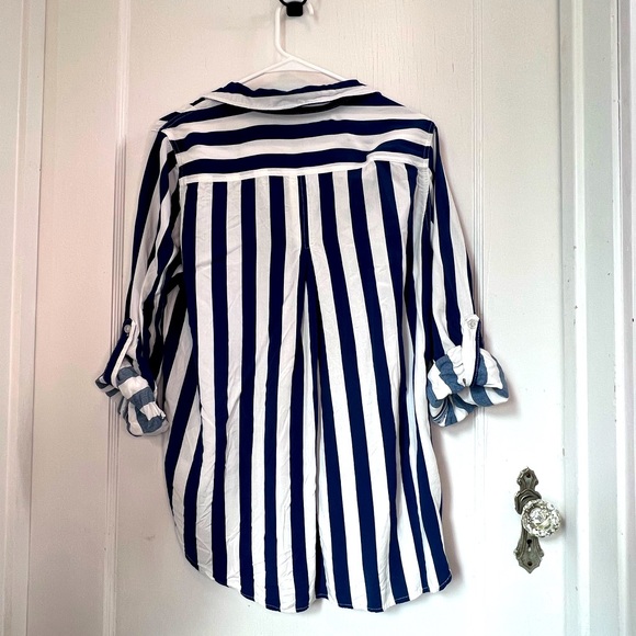 Button down vertical stripe blouse - Picture 2 of 2